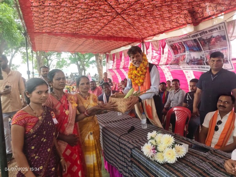 जगदलपुर विधानसभा के चिंगपाल में दीदी मंडई कार्यक्रम में शामिल हुयें भाजपा प्रदेश अध्यक्ष एवं विधायक किरण देव