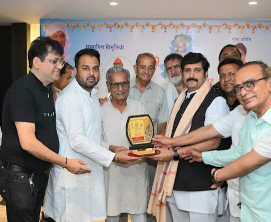 जिन भाषाओं को संविधान में दर्जा उसका अलग महत्व है : अमित चिमनानी