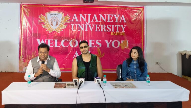 “फुर्सत”,”एक दफा” और “बैकसीट” जैसे लोकप्रिय गानों में झूमी पब्लिक आंजनेय यूनिवर्सिटी स्टार नाईट : अर्जुन कानूनगो ने बांधा समा