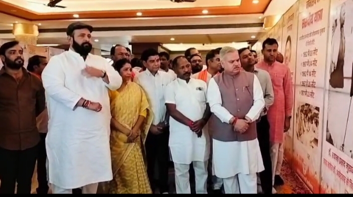 भा.ज.पा. स्थापना दिवस पर विशेष प्रदर्शनी का उद्घाटन