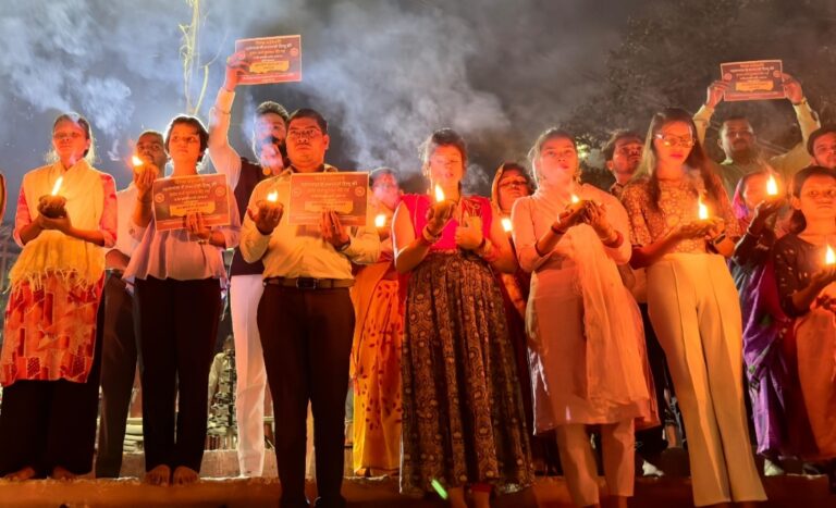 पहलगाम आतंकी हमला: खारून गंगा महाआरती में दी गई श्रद्धांजलि, न्याय की मांग से गूंज उठा रायपुर