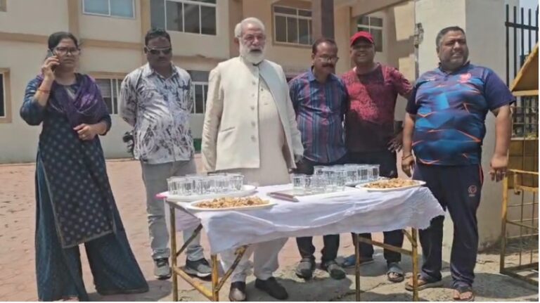 नेशनल हेराल्ड मामले को लेकर अंबिकापुर में भाजपा का जोरदार प्रदर्शन, कांग्रेस ने किया प्रतीकात्मक ‘ठंडा’ स्वागत