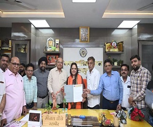 Raipur News : कैट ने महापौर मीनल चौबे से मुलाकात की