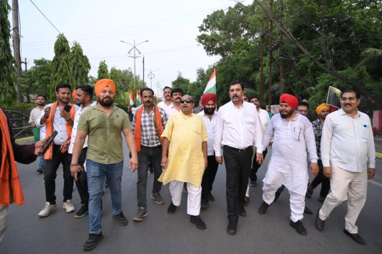 तिरंगा यात्रा में उमड़ा जन सैलाब, देशभक्ति और एकता का दिया संदेश – पुरंदर मिश्रा