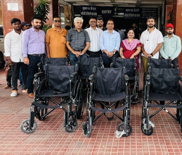 चरामेति फाउंडेशन ने अंबेडकर अस्पताल को दीं 8 व्हीलचेयर अशक्त मरीजों की सुविधा हेतु एक सराहनीय पहल