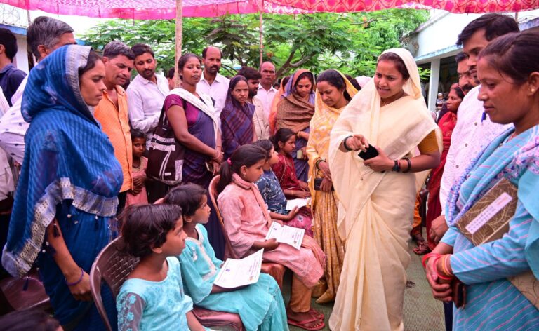 मंत्री राजवाड़े ने समाधान शिविर में जनता से किया सीधा संवाद, कहा-जनहित में लापरवाही नहीं होगी बर्दाश्त