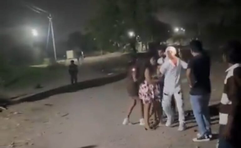 Raipur crime news : रायपुर युवक-युवतियों के बीच देर रात मारपीट, वीडियो वायरल – पुलिस ने दर्ज किया मामला 
