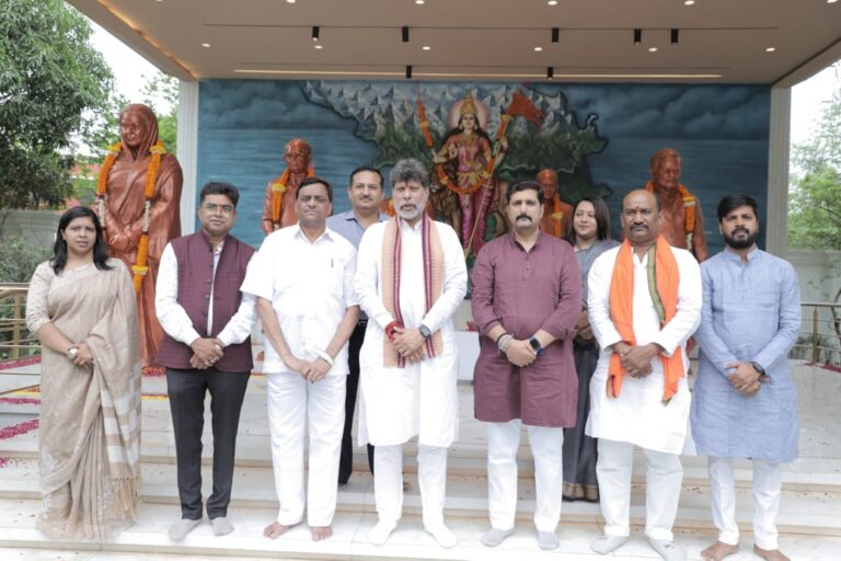 डॉ. श्यामा प्रसाद मुखर्जी की पुण्यतिथि पर भाजपा नेताओं ने दी श्रद्धांजलि