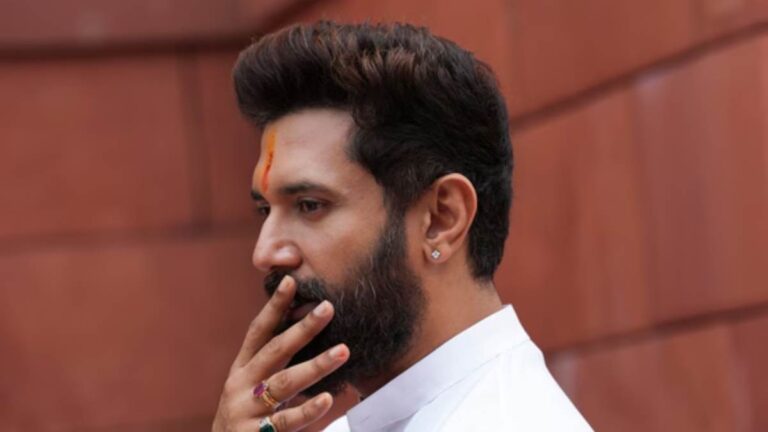 लोक जनशक्ति पार्टी (रामविलास) में भूचाल ,  सांसद के खिलाफ 38 नेताओं का सामूहिक इस्तीफा