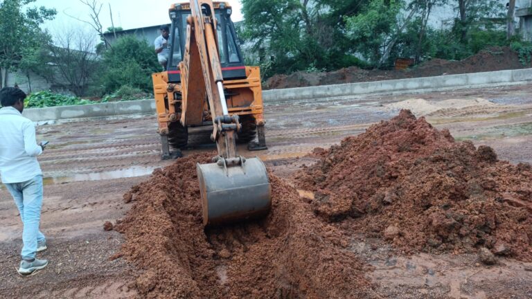 अविनाश डेवलपर्स की अवैध प्लॉटिंग पर कसा शिकंजा , रायपुर नगर निगम का चला बुलडोजर