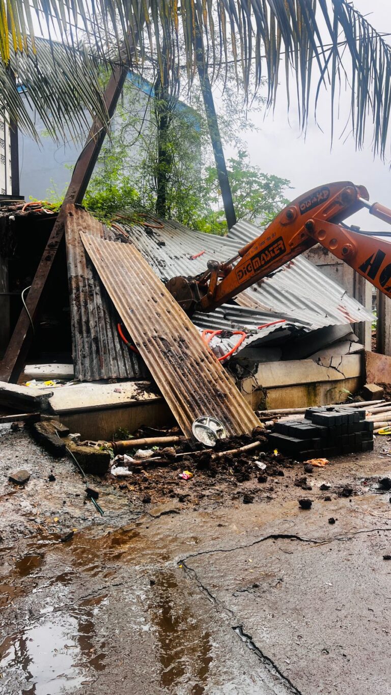 बड़ी खबर : रायपुर नगर निगम का चला बुलडोजर लगभग 1800 वर्गफुट में किये गए अवैध कब्जे को तोड़ा