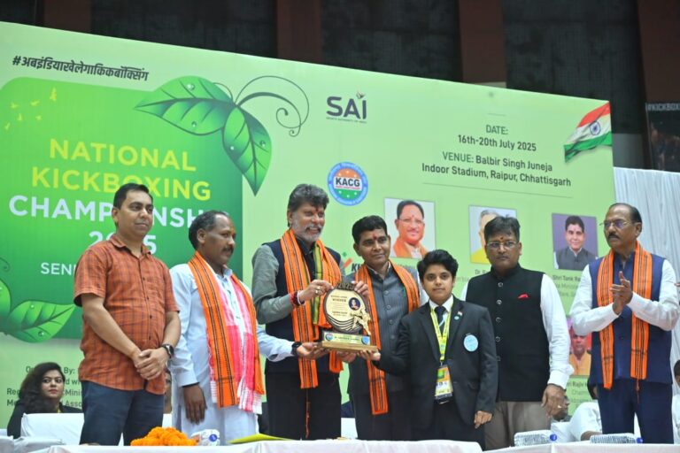 राष्ट्रीय किकबॉक्सिंग प्रतियोगिता का हुआ भव्य शुभारंभ ,प्रदेश अध्यक्ष भाजपा किरण सिंहदेव, संगठन मंत्री पवन साय एवं खेल मंत्र टंक राम वर्मा एवं गणमान्य अतिथियों ने दीप प्रज्वलित कर किया शुभारंभ