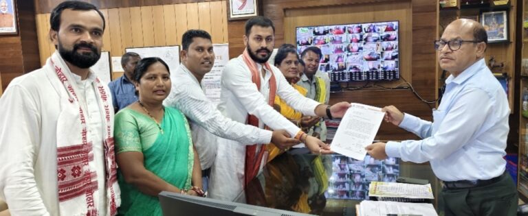 खरीफ सीजन में खाद की किल्लत, किसान नाराज़ – जिला पंचायत सदस्य इंद्रजीत महाड़िक ने कलेक्टर को सौंपा ज्ञापन