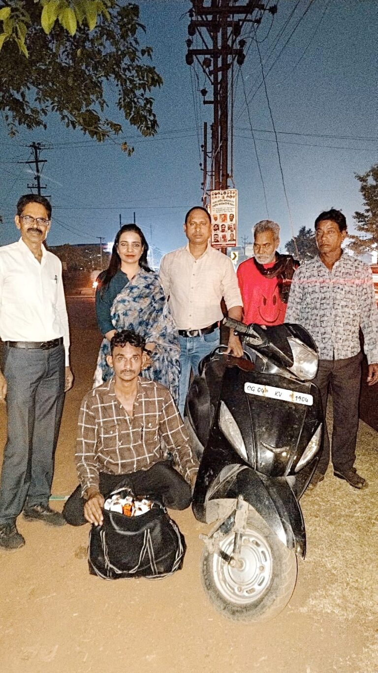 आबकारी विभाग की कार्यवाही: अवैध रुप से मदिरा परिवहन करते आरोपी गिरफ्तार, 12.6 बल्क लीटर मदिरा एवं वाहन जप्त