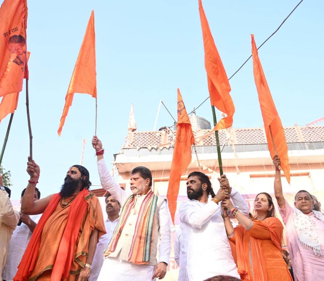 प्रदेश अध्यक्ष ने दिखाया भगवा ध्वज, सनातन हिन्दू एकता पदयात्रा में शामिल होने रायपुर से रवाना हुई बसे, दिल्ली में होगा भव्य शुभारंभ