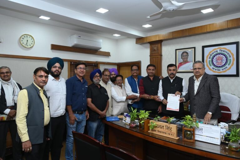 स्वदेशी संकल्प यात्रा का छत्तीसगढ़ में होगा भव्य स्वागत 27 नवम्बर को राजनांदगांव से होगा प्रादेशिक चरण का शुभारंभ डॉ. रमन सिंह के मुख्य आतिथ्य में होगी अगवानी