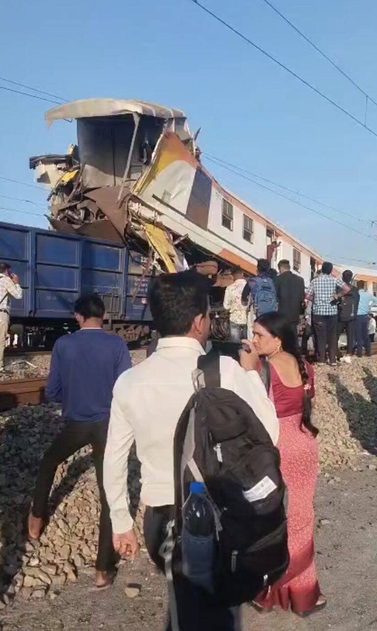 Big Breaking : बिलासपुर स्टेशन के पास बड़ा रेल हादसा: पैसेंजर ट्रेन और मालगाड़ी में आमने-सामने टक्कर, कई डिब्बे पटरी से