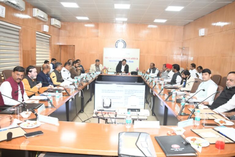 छत्तीसगढ़ चेम्बर ऑफ कॉमर्स एंड इंडस्ट्रीज के प्रदेश अध्यक्ष सतीश थौरानी के मार्गदर्शन में DRUCC की बैठक