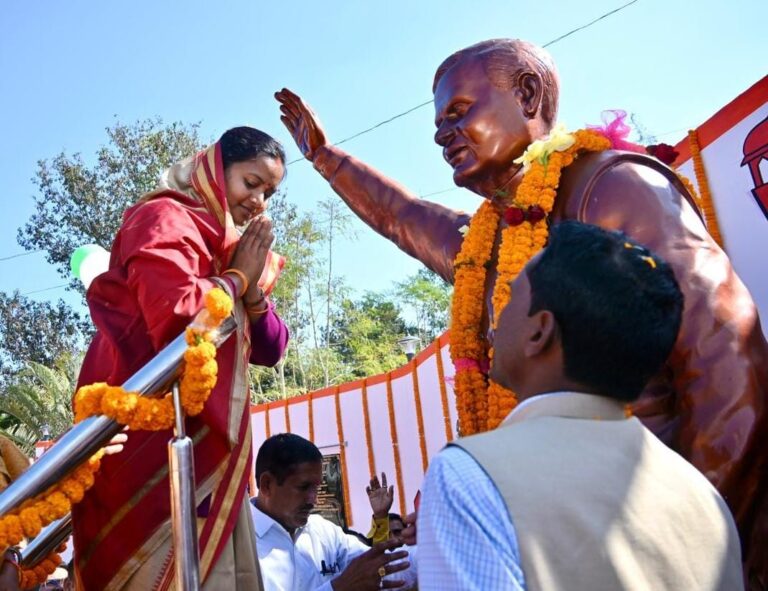 मंत्री राजवाड़े ने भारत रत्न अटल बिहारी वाजपेयी के छायाचित्र पर माल्यार्पण कर दी श्रद्धांजलि