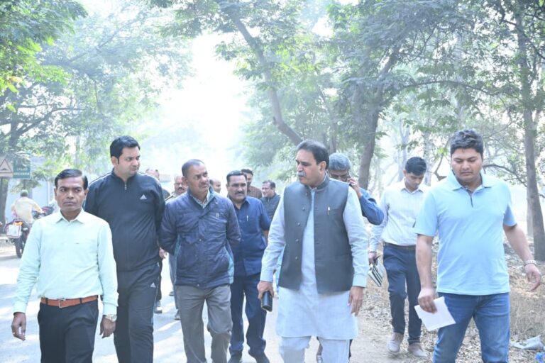 रायपुर पश्चिम को मिलेगी बड़ी सौगात: जरवाय में 9 करोड़ की लागत से बनेगा भव्य ‘अमृत उद्यान’ ​विधायक राजेश मूणत ने अधिकारियों के साथ किया 10 एकड़ भूमि का निरीक्षण