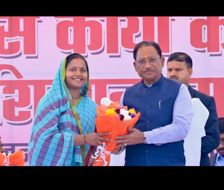 चुनगड़ी में मुख्यमंत्री विष्णु देव साय की घोषणा: मिनी स्टेडियम और भटगांव नगर पंचायत को 1 करोड़ की सौगात, मंत्री लक्ष्मी राजवाड़े की मांग पर मिली विकास कार्यों को बड़ी स्वीकृति