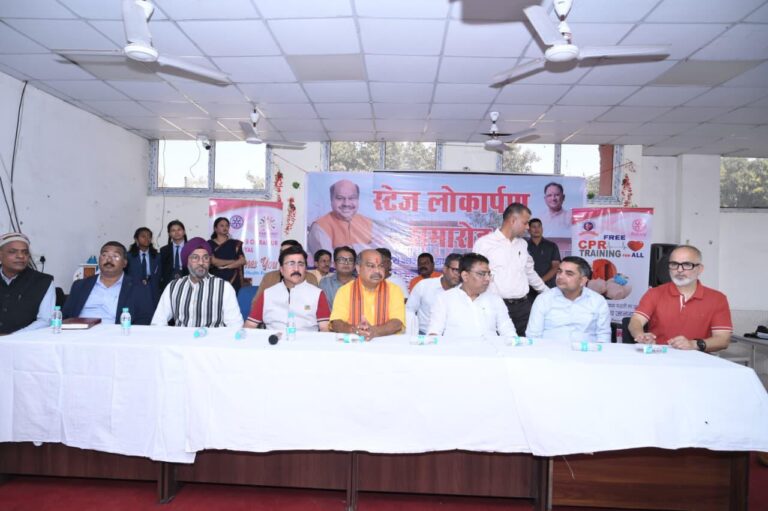 उत्तर विधायक पुरंदर मिश्रा के करकमलों से आत्मानंद उत्कृष्ट विद्यालय में स्टेज का लोकार्पण