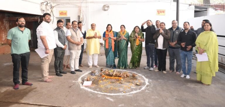 जगन्नाथ मंदिर परिसर में 10 सीटर सार्वजनिक शौचालय निर्माण का भूमिपूजन संपन्न , विधायक पुरंदर मिश्रा एवं महापौर मिनल चौबे ने दी स्वच्छता को नई गति