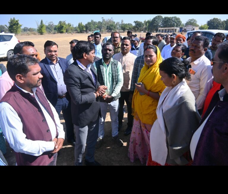 मुख्यमंत्री विष्णु देव साय के सूरजपुर आगमन की तैयारी जारी मंत्री लक्ष्मी राजवाड़े ने चुनगड़ी में कर्मा प्रतियोगिता स्थल का किया निरीक्षण