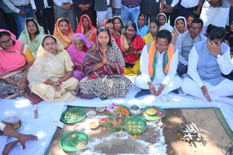 मंत्री लक्ष्मी राजवाड़े ने 18.38 करोड़ रुपए के विकास कार्यों का किया भूमिपूजन