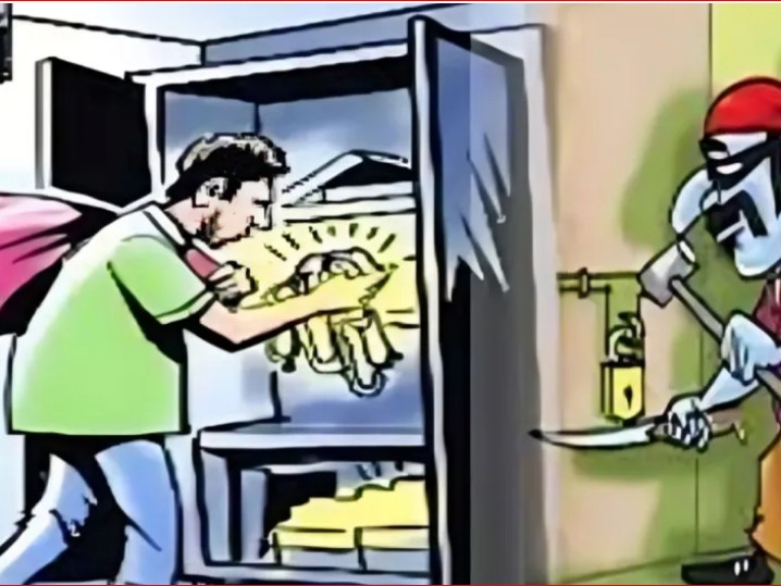 बेखौफ चोरों का आतंक : सूने मकान से जेवर-नकदी पार, सीसीटीवी में कैद संदिग्ध