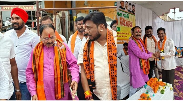 भाजपा का 47वां स्थापना दिवस धूमधाम से मनाया गया, रामकुंड रावण पट्टी में हुआ ध्वजारोहण