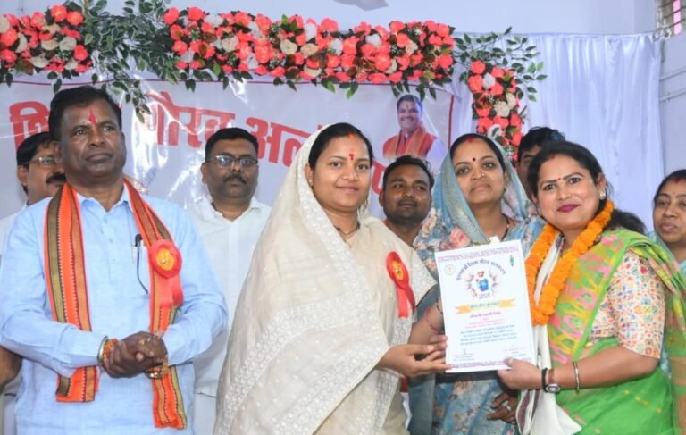 शिक्षकों के समर्पण से ही होगा शिक्षा का सशक्त निर्माण – मंत्री लक्ष्मी राजवाड़े