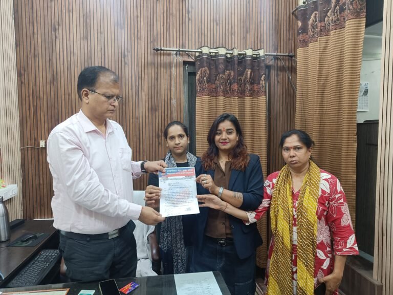 बढ़ती गर्मी को लेकर स्कूलों में अवकाश की मांग, अपर कलेक्टर को सौंपा ज्ञापन