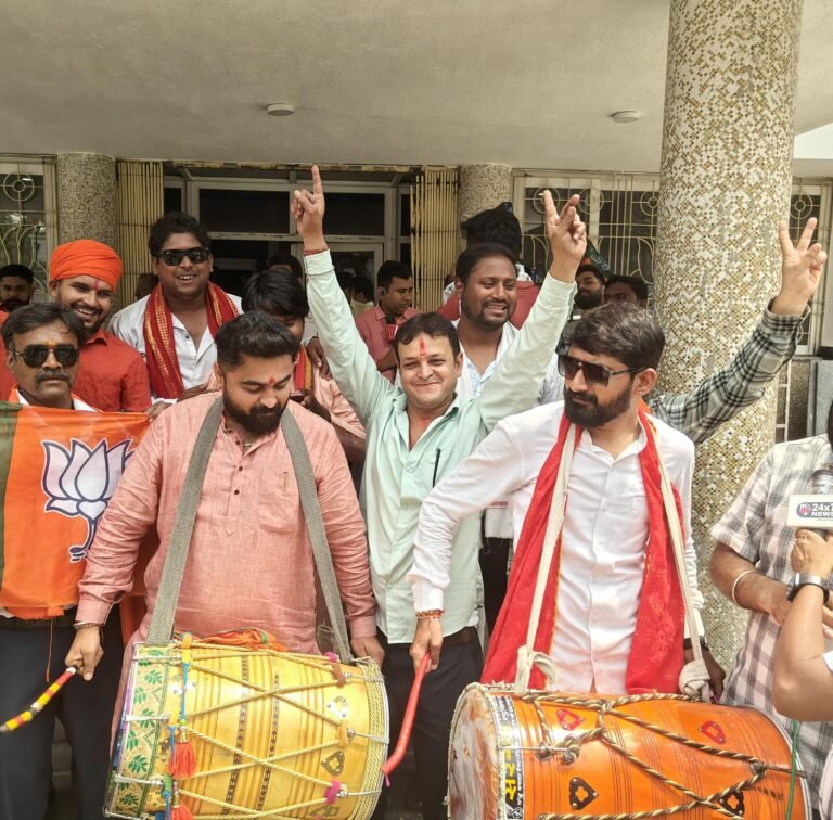 ढोल-नगाड़ों के साथ मना जीत का जश्न, कार्यकर्ताओं में उत्साह
