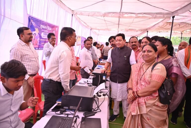 बसना विधायक डॉ. संपत अग्रवाल की उपस्थिति में ग्राम रेमड़ा में ‘सुशासन तिहार’ संपन्न, संवाद से समाधान की ओर बढ़ते कदम