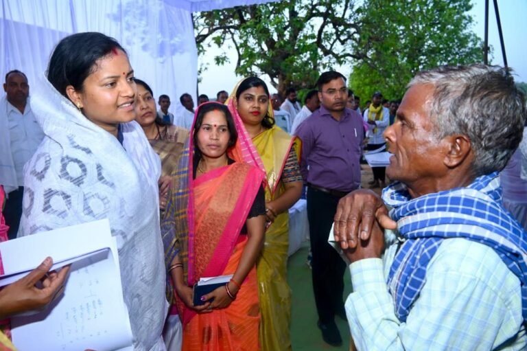 “गांव-गांव में सुशासन की दस्तक: मौके पर समाधान, जनता में विश्वास” – मंत्री लक्ष्मी राजवाड़े