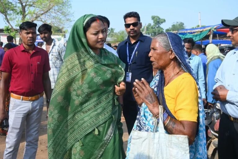 सुशासन की जमीनी तस्वीर: सिलफिली बाजार में मंत्री लक्ष्मी राजवाड़े का औचक भ्रमण, आमजन से सीधा संवाद