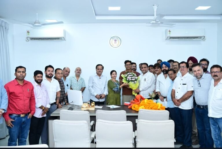 चेंबर अध्यक्ष सतीश थौरानी के नेतृत्व में प्रतिनिधि मंडल ने वित्त मंत्री ओपी चौधरी से की सौजन्य भेंट, जन्मदिन की बधाई देने के साथ व्यापारिक मुद्दों पर हुई गहन चर्चा