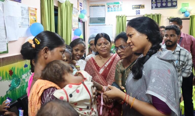 कुपोषण मुक्त छत्तीसगढ़ की दिशा में सशक्त पहल: मंत्री लक्ष्मी राजवाड़े ने एनआरसी और आंगनबाड़ी में बच्चों संग बिताया समय