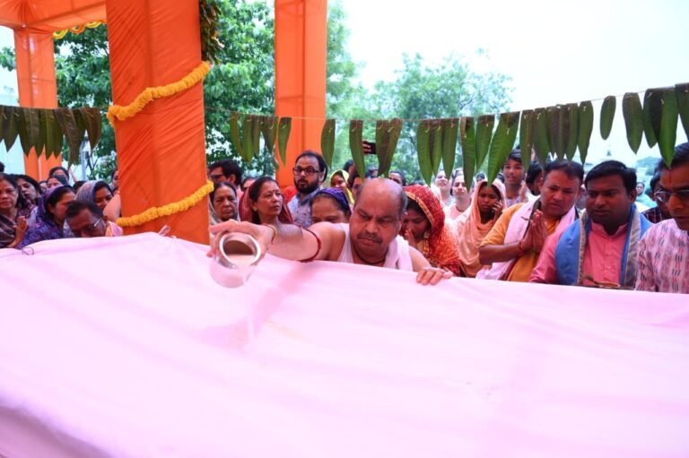 श्रद्धालुओं के साथ विधायक पुरन्दर मिश्रा ने की भगवान जगन्नाथ की पूजा-अर्चना, 108 कलशों से हुआ दिव्य महाअभिषेक