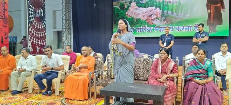 नक्सल मुक्त नारायणपुर विकास की नई उड़ान पर: मंत्री  लक्ष्मी राजवाड़े ने विद्यार्थियों को दिया बड़े सपने देखने का संदेश