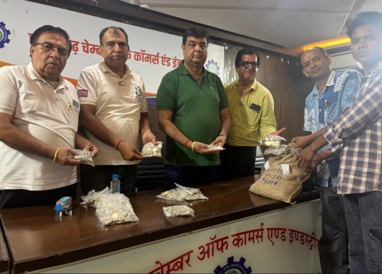 छत्तीसगढ़ चेंबर ऑफ कॉमर्स एंड इंडस्ट्रीज द्वारा चेम्बर से संबद्ध विभिन्न एसोसियेशन को चिल्हर वितरण किया गया