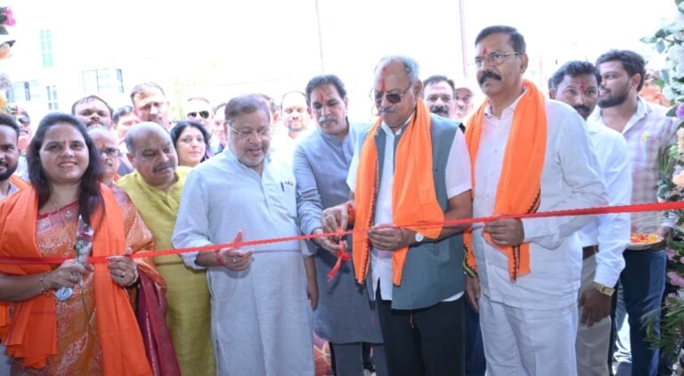 रायपुर पश्चिम को ₹1.20 करोड़ के विकास कार्यों की सौगात; सांसद बृजमोहन अग्रवाल एवं विधायक राजेश मूणत ने किया ‘महतारी सदन’ व ‘महिला योग भवन’ का लोकार्पण
