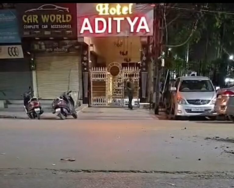 रायपुर थाने के बगल में देर रात शराब बिक्री , पुलिस प्रशासन मौन , देखें वीडियो
