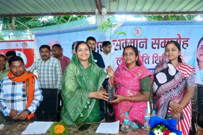 गुरु व्यक्तित्व निर्माण के साथ समाज के उत्थान में निभाते हैं महत्वपूर्ण भूमिका: लक्ष्मी राजवाड़े