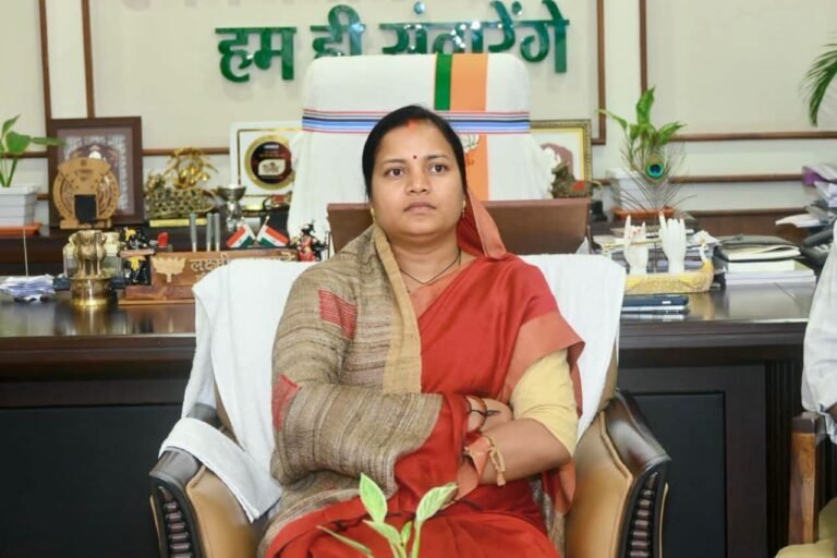 मन की बात’ से विकसित भारत का संकल्प हुआ और मजबूत: प्रधानमंत्री के प्रेरक संदेशों का मंत्री लक्ष्मी राजवाड़े ने किया श्रवण