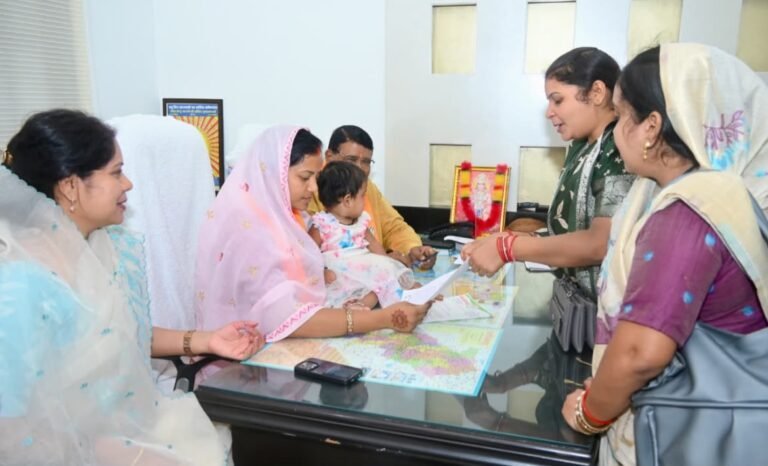 मुख्यमंत्री विष्णु देव साय के सुशासन के संकल्प को साकार करने भाजपा सहयोग केंद्र में मंत्री लक्ष्मी राजवाड़े ने सुनीं कार्यकर्ताओं की समस्याएं