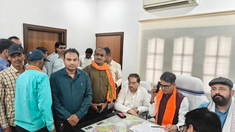 सहयोग केन्द्र में वित्त मंत्री ओ.पी. चौधरी ने किया कार्यकर्ताओं से संवाद