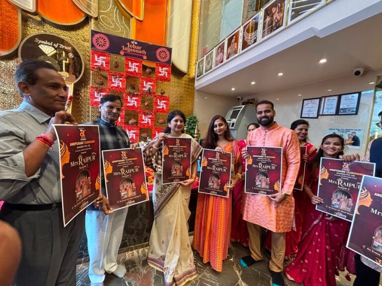 छत्तीसगढ़ बाल अधिकार संरक्षण आयोग की अध्यक्ष डॉ. वर्णिका शर्मा ने “जोहार जगन्नाथ” में की महाआरती, “मिस रायपुर सीजन-2” के पोस्टर का किया विमोचन