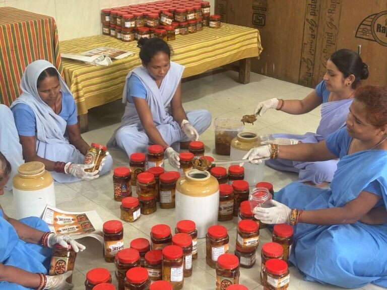 रायपुर सेंट्रल जेल में तैयार हो रहा स्वादिष्ट अचार
